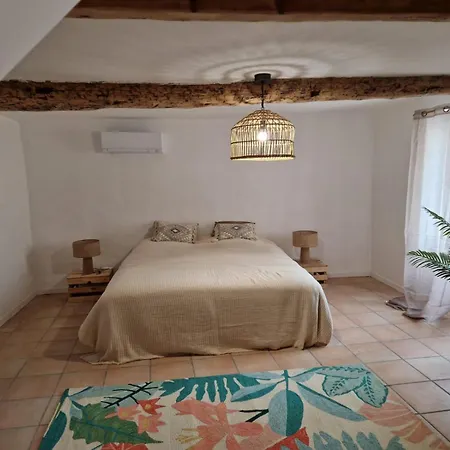 Holiday home Maison De Charme Et Vue Imprenable A 180 Degres Sur Les Vignes Et Pyrenees